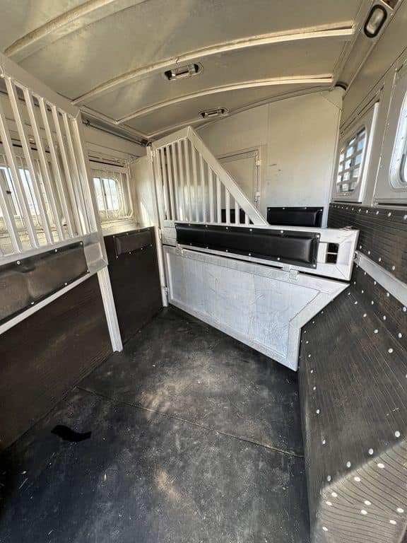 2009 Platinum Coach 3 H 16′ SW w/Outlaw Conversion - Image 16