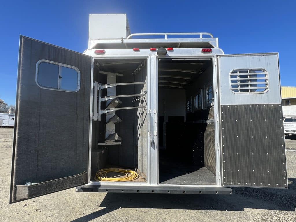 2009 Platinum Coach 3 H 16′ SW w/Outlaw Conversion - Image 12