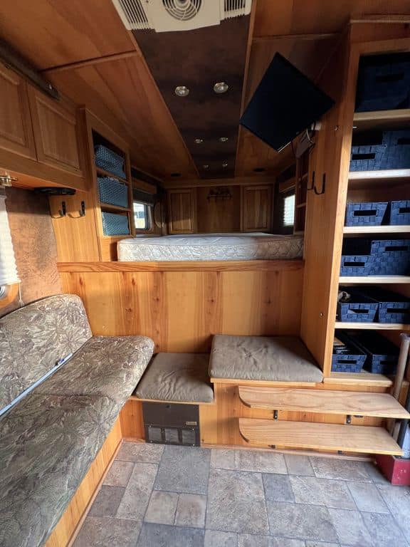2007 Platinum Coach 8310 LQ 3 Horse - Image 19