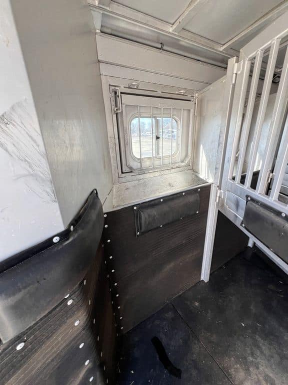 2009 Platinum Coach 3 H 16′ SW w/Outlaw Conversion - Image 15