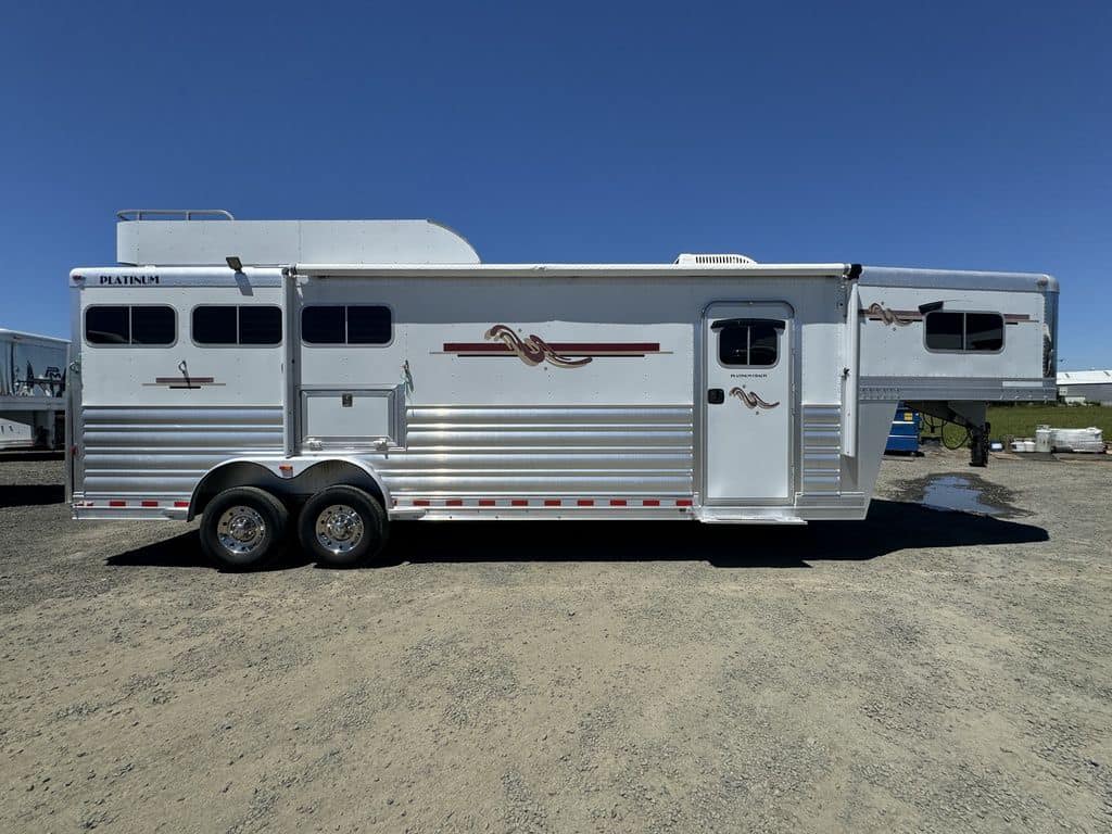 2007 Platinum Coach 8310 LQ 3 Horse - Image 5