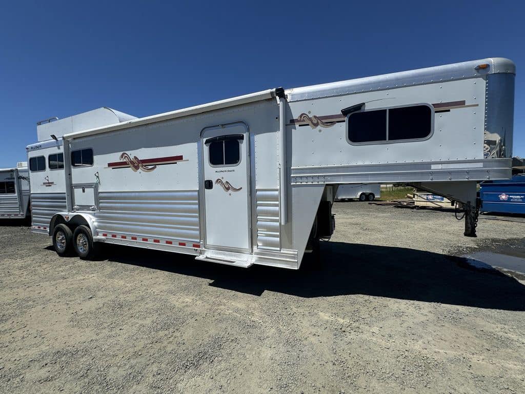 2007 Platinum Coach 8310 LQ 3 Horse - Image 4