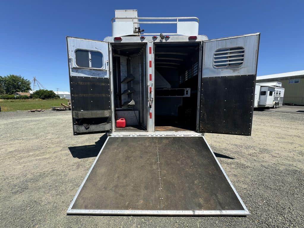 2007 Platinum Coach 8310 LQ 3 Horse - Image 9
