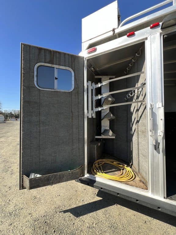 2009 Platinum Coach 3 H 16′ SW w/Outlaw Conversion - Image 13