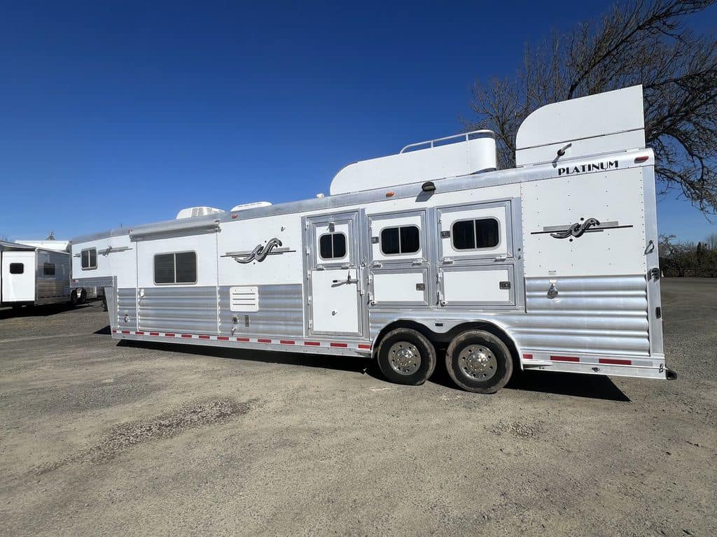 2009 Platinum Coach 3 H 16′ SW w/Outlaw Conversion - Image 6