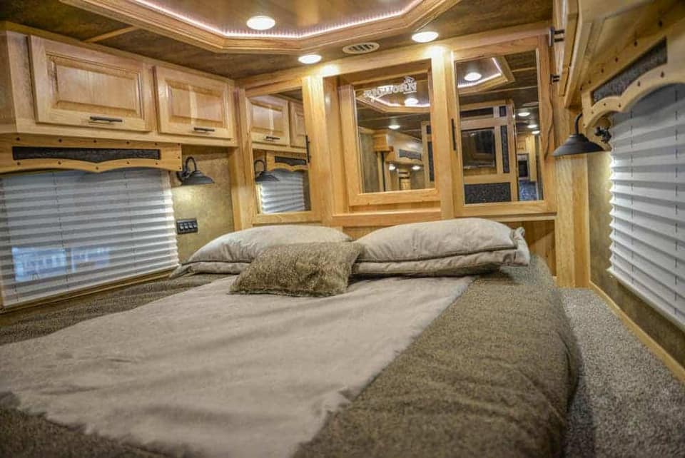 2024 LAKOTA BIG HORN 8417 DOUBLE SLIDE 4 HORSE TRAILER - Image 11