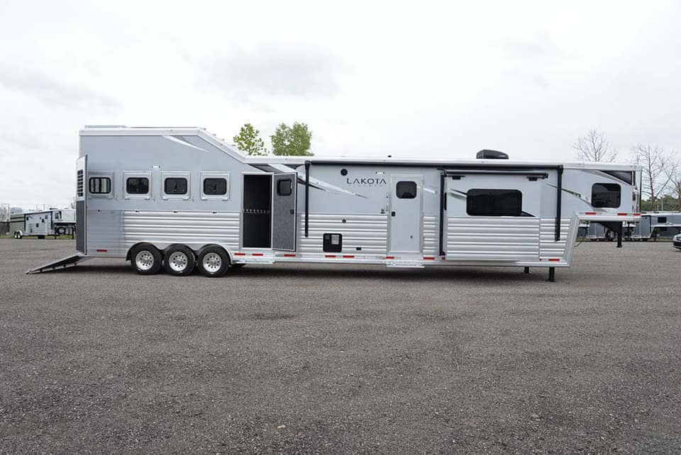 2024 LAKOTA BIG HORN 8417 DOUBLE SLIDE 4 HORSE TRAILER - Image 6