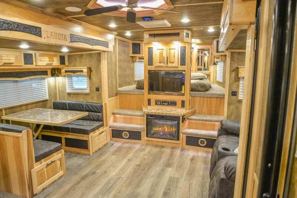 2024 LAKOTA BIG HORN 8417 DOUBLE SLIDE 4 HORSE TRAILER - Image 23