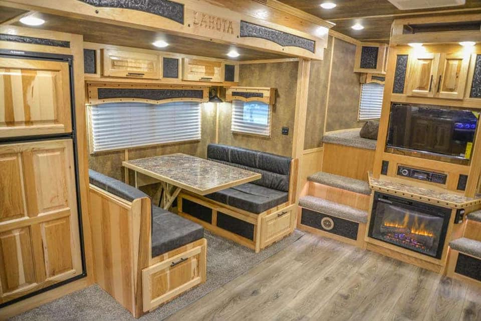 2024 LAKOTA BIG HORN 8417 DOUBLE SLIDE 4 HORSE TRAILER - Image 21