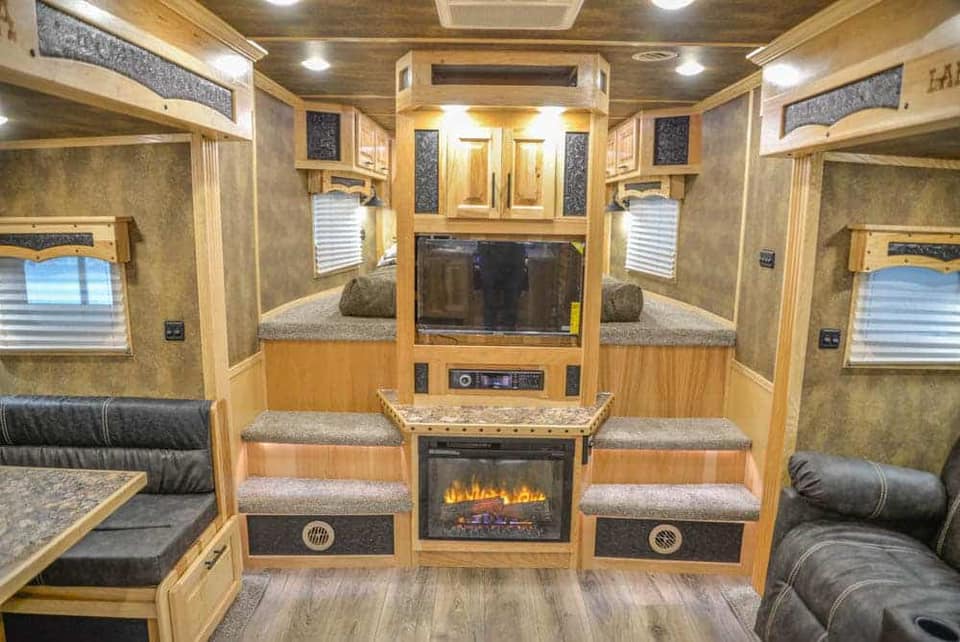 2024 LAKOTA BIG HORN 8417 DOUBLE SLIDE 4 HORSE TRAILER - Image 13