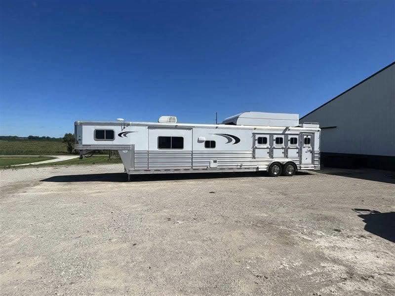 2016 Platinum 4 Horse Reverse Load Bunk Beds