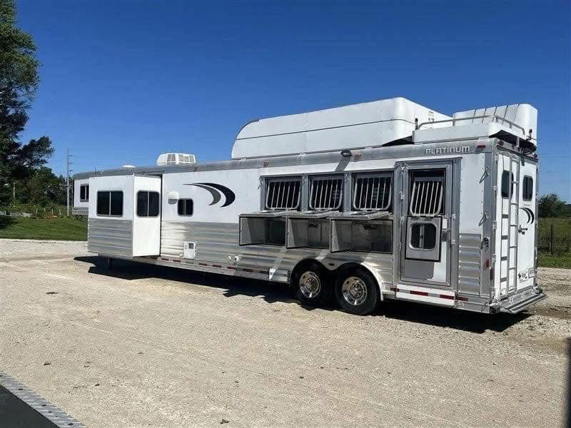 2016 Platinum 4 Horse Reverse Load Bunk Beds - Image 4