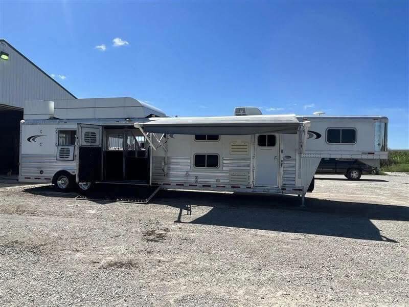 2016 Platinum 4 Horse Reverse Load Bunk Beds - Image 7