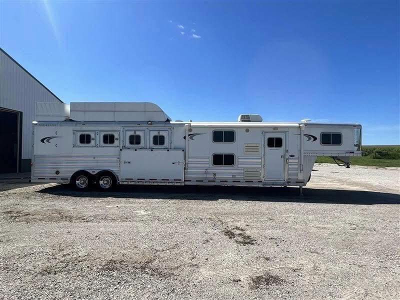 2016 Platinum 4 Horse Reverse Load Bunk Beds - Image 3