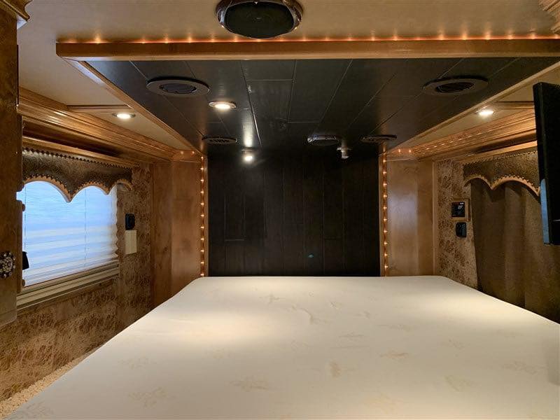 2014 4 Star 3 Horse Slant Living Quaters Outlaw Conversions - Image 17