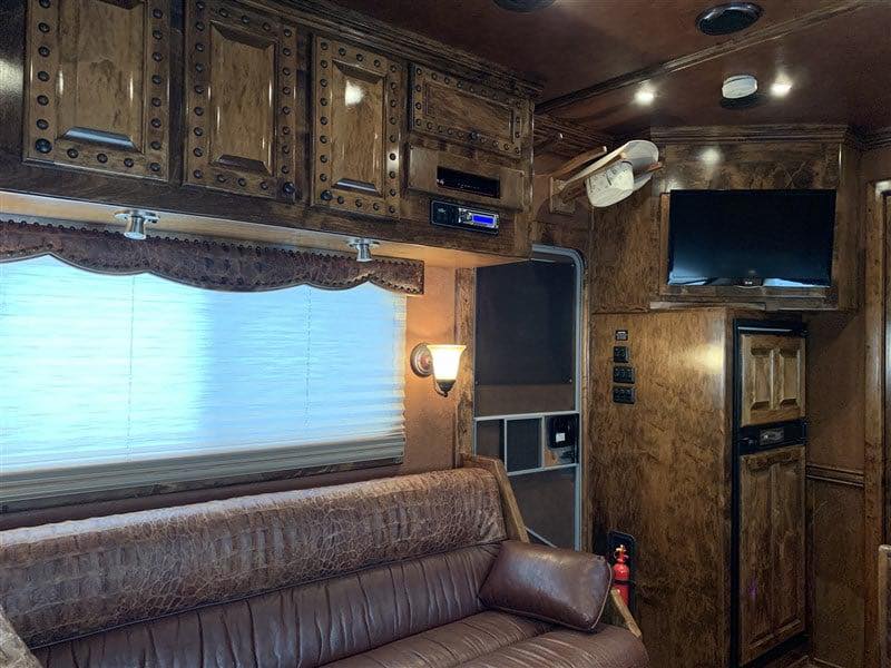 2014 4 Star 4 Horse Slant Living Quaters Outlaw Conversions - Image 26