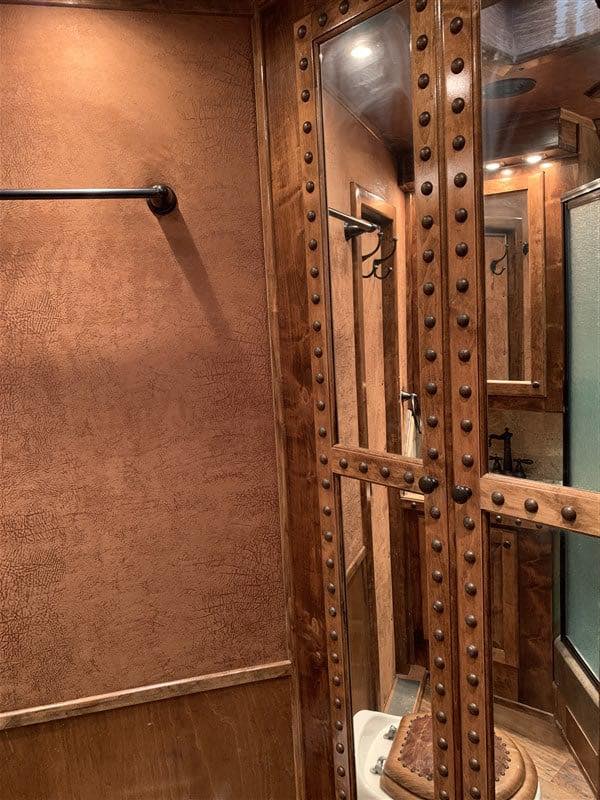 2014 4 Star 4 Horse Slant Living Quaters Outlaw Conversions - Image 28