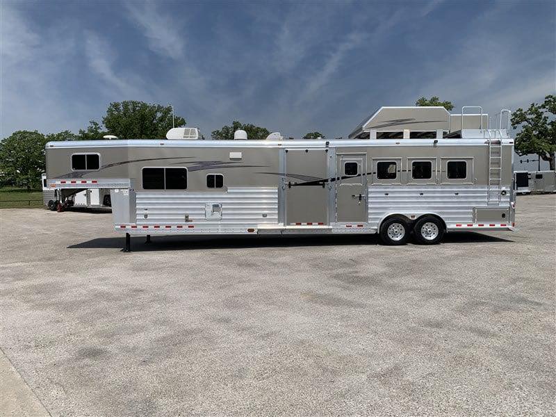 2014 4 Star 4 Horse Slant Living Quaters Outlaw Conversions - Image 7