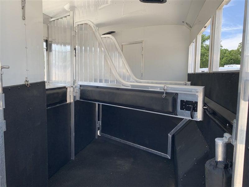 2014 4 Star 3 Horse Slant Living Quaters Outlaw Conversions - Image 12