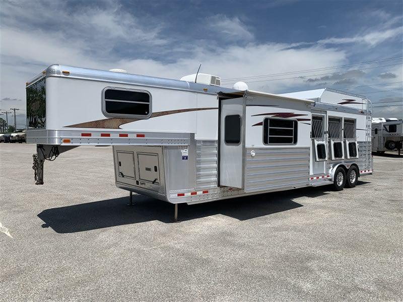 2014 4 Star 3 Horse Slant Living Quaters Outlaw Conversions - Image 8