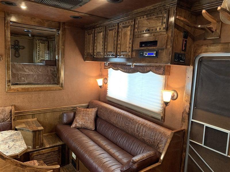 2014 4 Star 4 Horse Slant Living Quaters Outlaw Conversions - Image 19