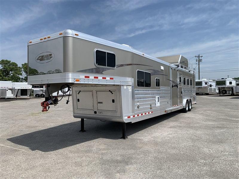 2014 4 Star 4 Horse Slant Living Quaters Outlaw Conversions - Image 9