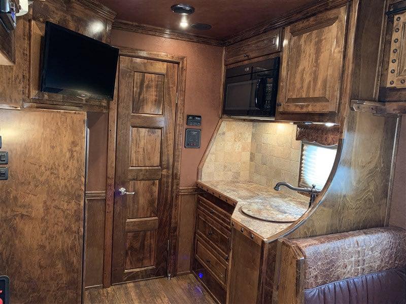 2014 4 Star 4 Horse Slant Living Quaters Outlaw Conversions - Image 25