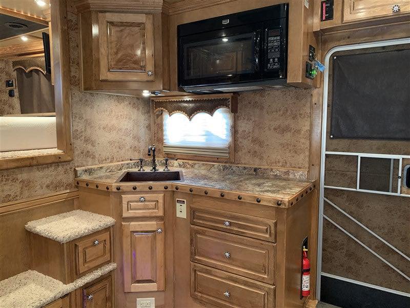 2014 4 Star 3 Horse Slant Living Quaters Outlaw Conversions - Image 15