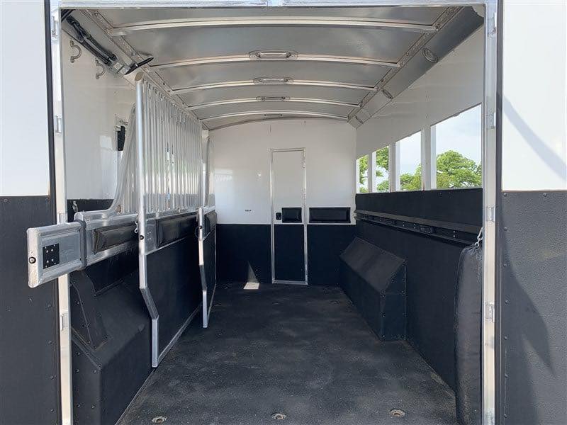 2014 4 Star 4 Horse Slant Living Quaters Outlaw Conversions - Image 12