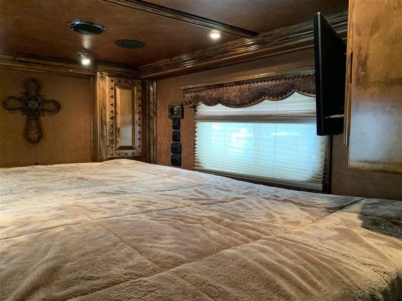 2014 4 Star 4 Horse Slant Living Quaters Outlaw Conversions - Image 22