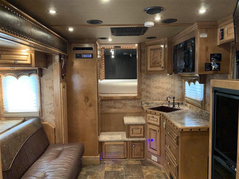 2014 4 Star 3 Horse Slant Living Quaters Outlaw Conversions - Image 16