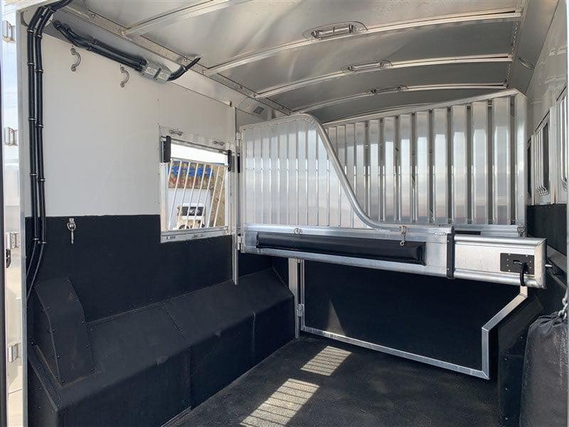 2014 4 Star 4 Horse Slant Living Quaters Outlaw Conversions - Image 11