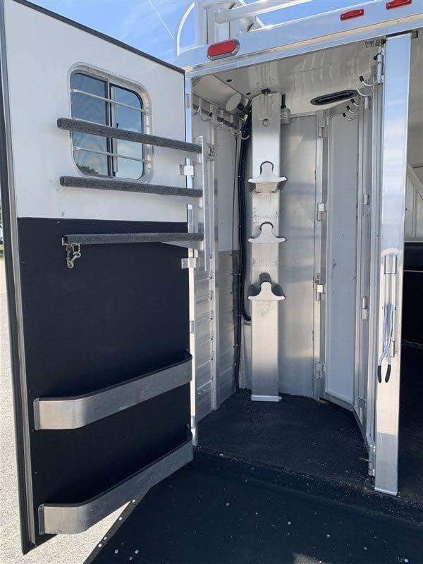 2014 4 Star 3 Horse Slant Living Quaters Outlaw Conversions - Image 11