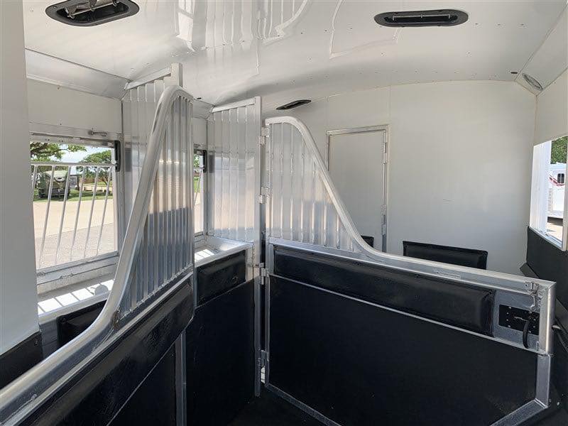 2014 4 Star 3 Horse Slant Living Quaters Outlaw Conversions - Image 13