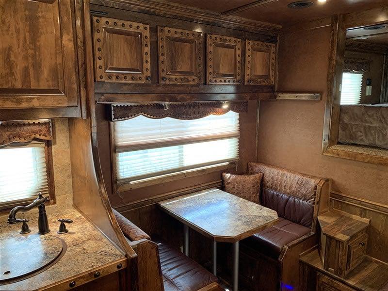 2014 4 Star 4 Horse Slant Living Quaters Outlaw Conversions - Image 18