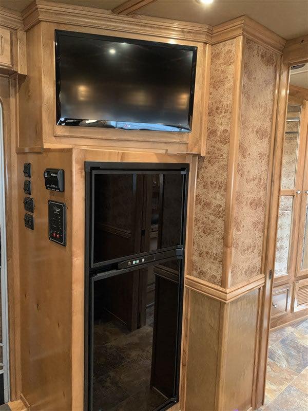 2014 4 Star 3 Horse Slant Living Quaters Outlaw Conversions - Image 19