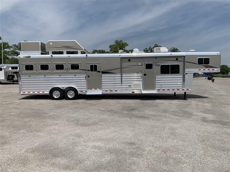 2014 4 Star 4 Horse Slant Living Quaters Outlaw Conversions - Image 2