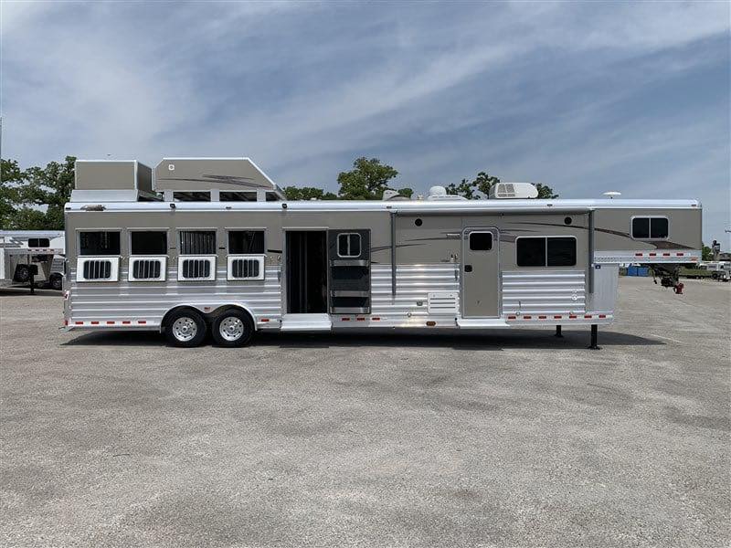 2014 4 Star 4 Horse Slant Living Quaters Outlaw Conversions - Image 3