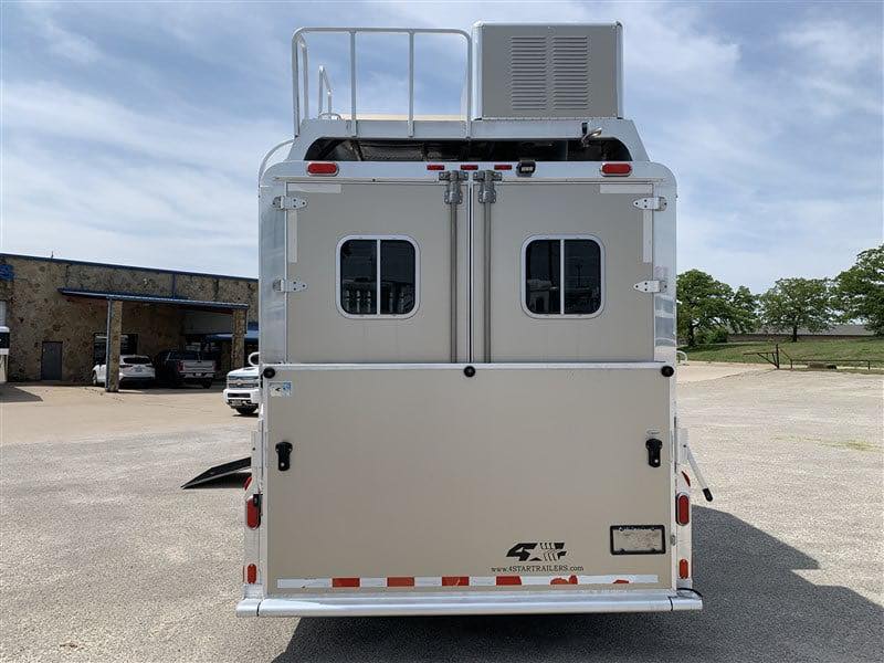 2014 4 Star 4 Horse Slant Living Quaters Outlaw Conversions - Image 5