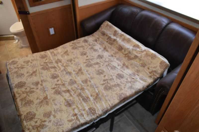 2005 Sundowner Sunlite 6LQ Horse Trailer with 11′ Short Wall 725 Grand Sierra 8612GLQ MidTack - Image 35