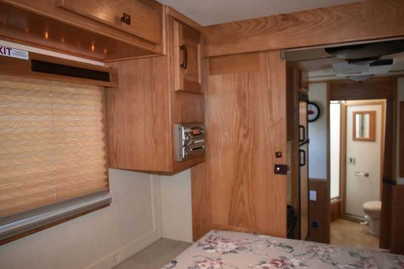 2005 Sundowner Sunlite 6LQ Horse Trailer with 11′ Short Wall 725 Grand Sierra 8612GLQ MidTack - Image 41