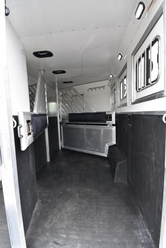 2018 Lakota Bighorn 3 Horse Living Quarters - Image 7