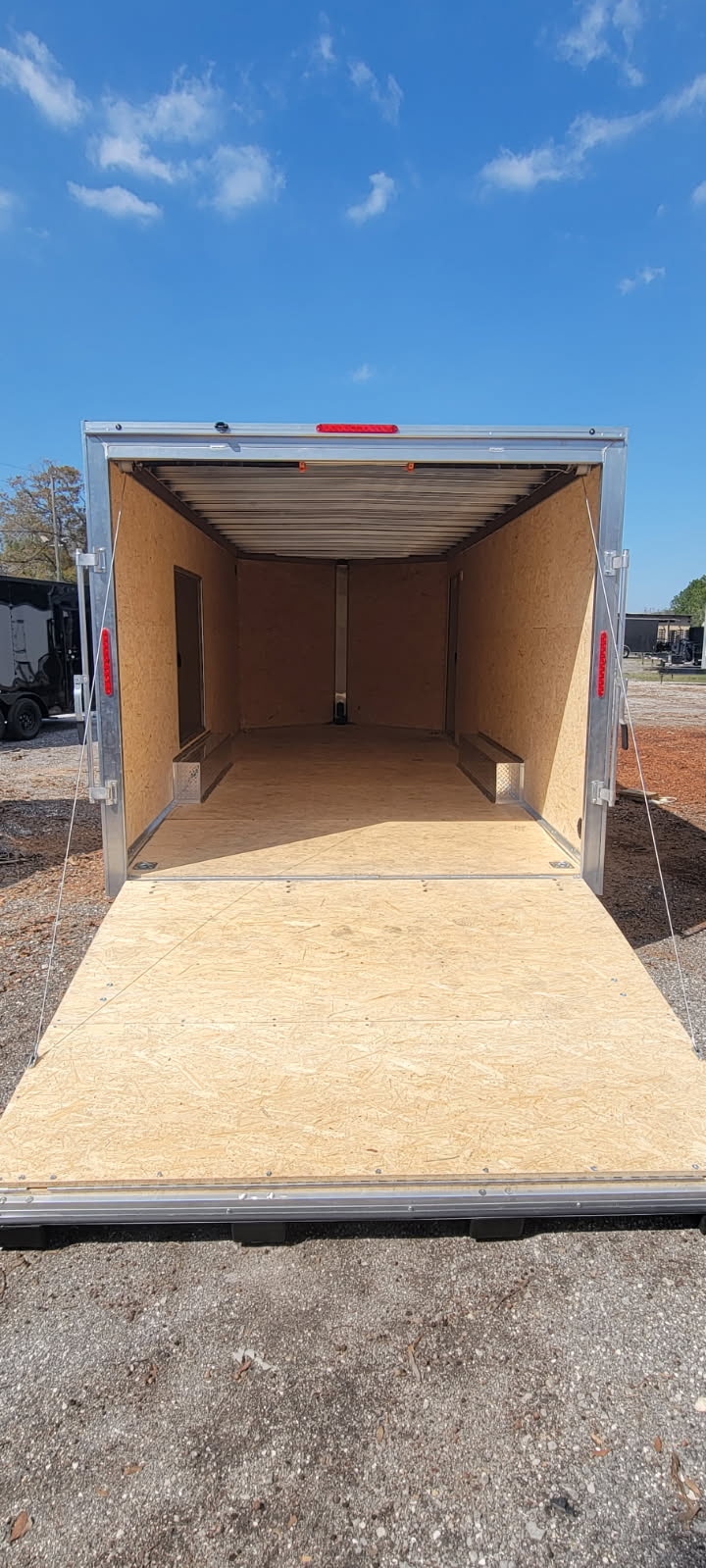 8.5X20 ALUMINUM CAR HAULER WITH SM ESCAPE DOOR - Image 3