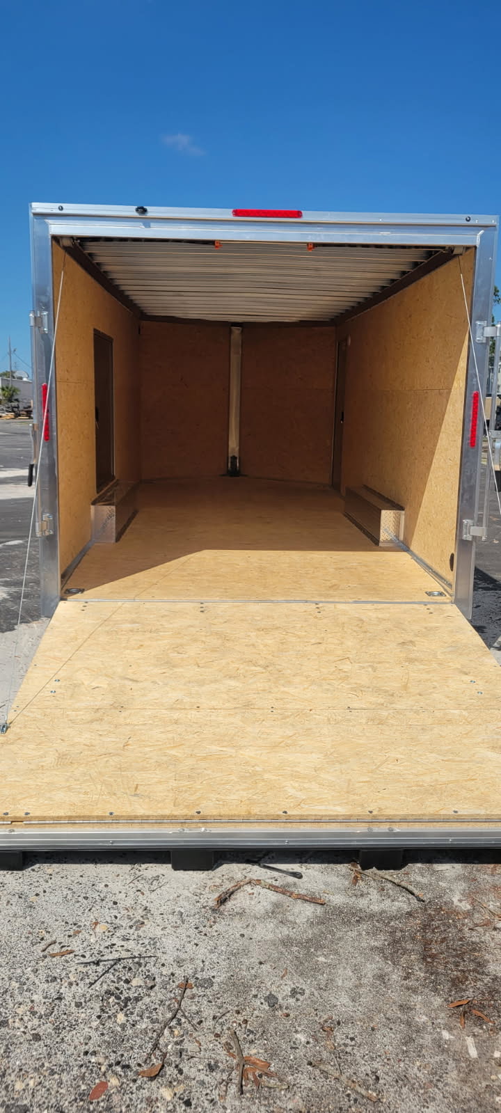 8.5X20 ALUMINUM CAR HAULER WITH SM ESCAPE DOOR - Image 4