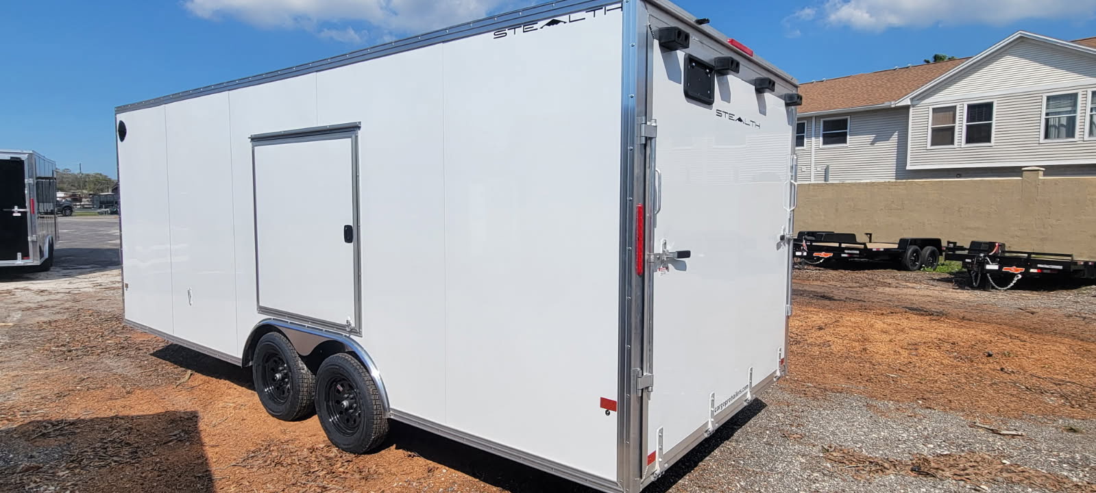 8.5X20 ALUMINUM CAR HAULER WITH SM ESCAPE DOOR - Image 5