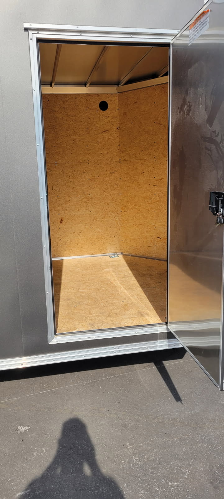 8.5X20 ALUMINUM CAR HAULER WITH SM ESCAPE DOOR - Image 4
