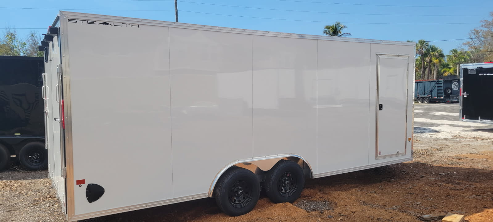 8.5X20 ALUMINUM CAR HAULER WITH SM ESCAPE DOOR